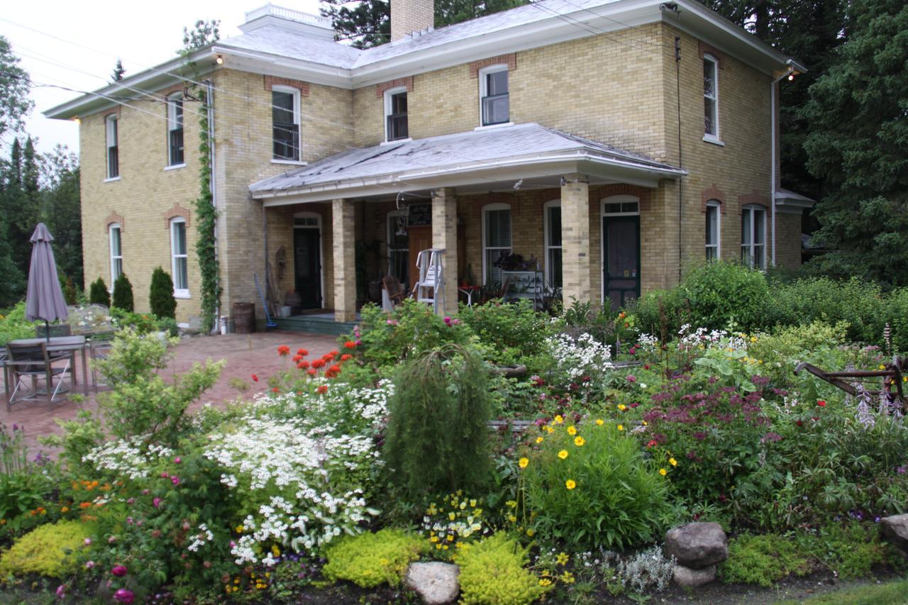 Auberge Taylor Manor Saint-Georges Buitenkant foto